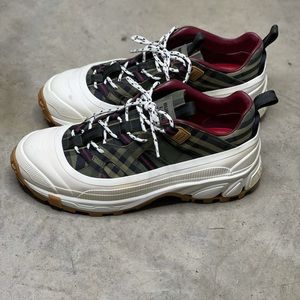 Burberry Men's Arthur Low Top Sneakers Size 43 Euro
